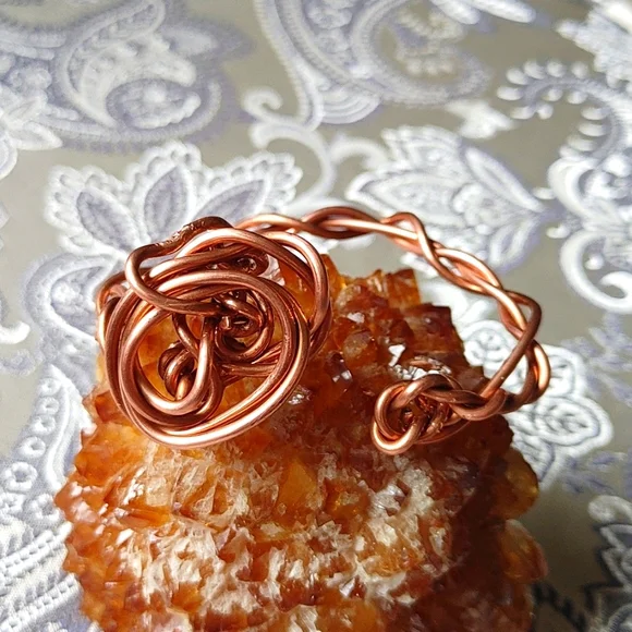 Copper wire store bracelet benefits